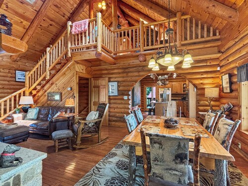 Fox Quarry Lodge (Direct ATV and Snowmobile Trail Access!)