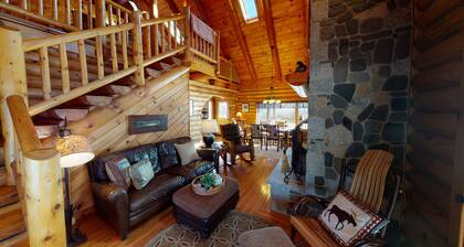 Fox Quarry Lodge (Direct ATV and Snowmobile Trail Access!)