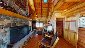 Televisión y chimenea 