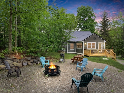 The Loon's Nest (Close to Moosehead Lake!)