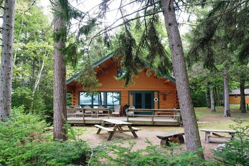 Stony Cove Lodge (Waterfront on Lower Wilson Pond!)