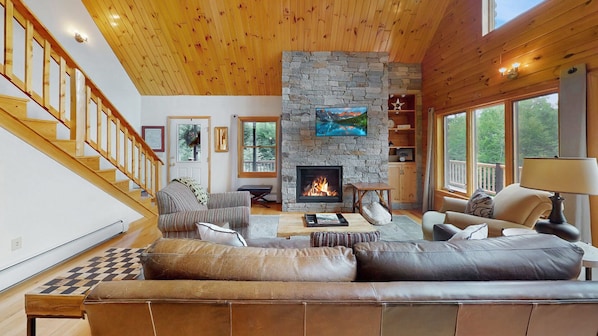 TV, fireplace