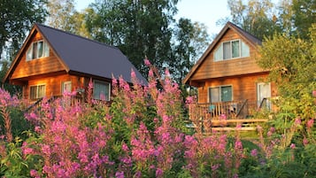Stuga - privat badrum - utsikt mot floden (Riverside Cabins) | Exteriör