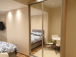 1 bedroom, in-room safe, iron/ironing board, free WiFi