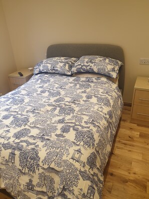 1 bedroom, in-room safe, iron/ironing board, free WiFi - London Luxury 1 bed flat - kitchen, garden, parking, WIFI (Ilford)