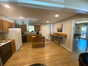 Fridge, microwave, oven, stovetop - Spacious Modern Lake Retreat w/ Deck! Only a short Walk to Swimming and Fishing! (Gordonville)