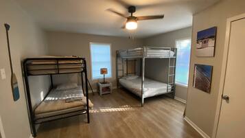 3 chambres, bureau, Wi-Fi gratuit, draps fournis