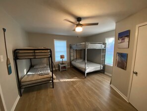 3 bedrooms, desk, free WiFi, bed sheets