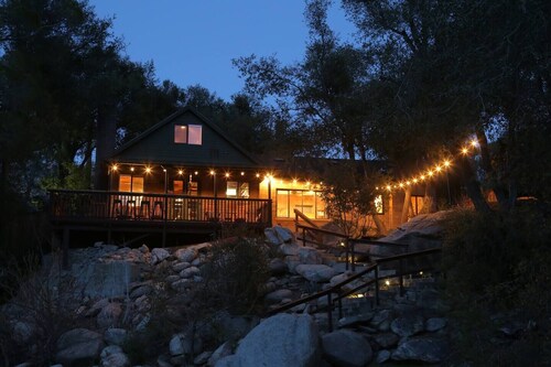 Kern River Willow Cabin Private Waterfront Cedar Hot Tub Fireplace Native Garden