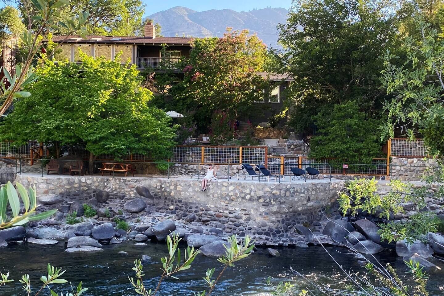 The Kern River House: River's Edge Cottage Private Waterfront Fireplace Dog OK