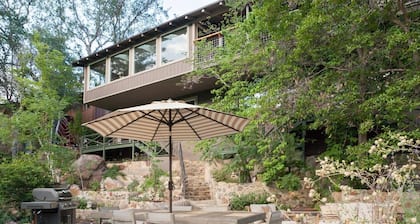 The Kern River House: River's Edge Cottage Private Waterfront Fireplace Dog OK