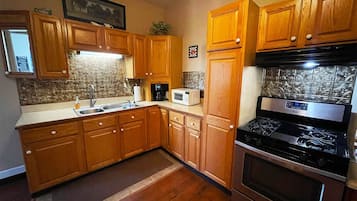 Cookware/dishes/utensils