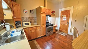 Cookware/dishes/utensils