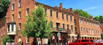 Nye's Place in Heart of Historic Roscoe Village