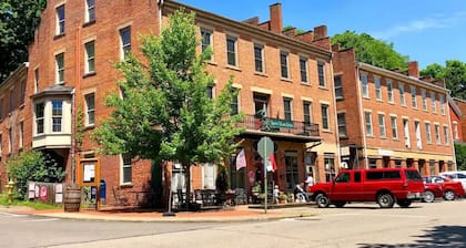 Caroline's Place in Historic Roscoe Village