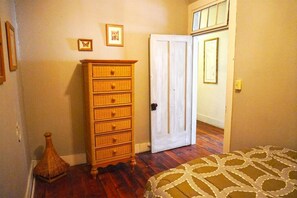 2 bedrooms, WiFi - Caroline`s Place in Historic Roscoe Village (Coshocton)