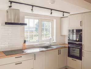 Geschirrspüler, Hochstuhl, Kochgeschirr/Geschirr/Besteck