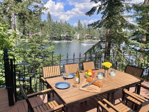 Beautiful Riverfront log cabin with in-law suite and gym area