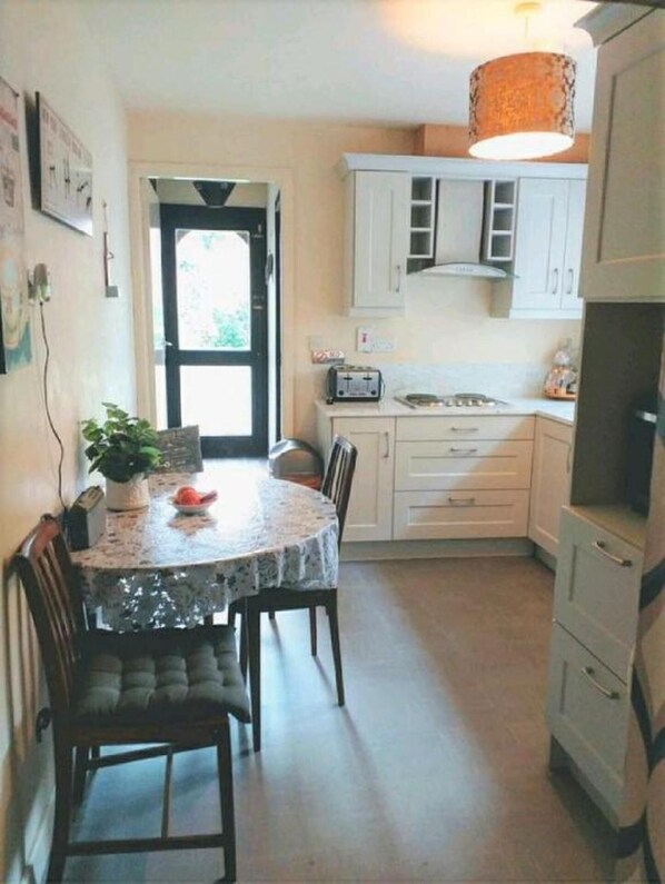 Ferienhaus, Mehrere Betten | Eigene Küche | Kühlschrank, Mikrowelle, Ofen, Herdplatte
