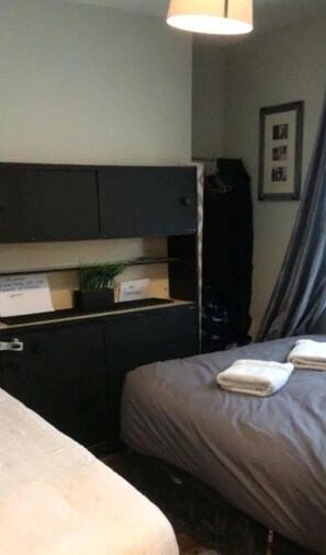 3 habitaciones, tabla de planchar con plancha y wifi gratis 