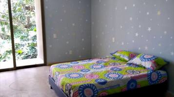 Basic House | 4 bedrooms, free WiFi, bed sheets