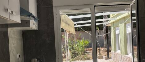 Réfrigérateur, micro-ondes, four, lave-vaisselle