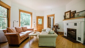 A living room with a fireplace, two sofas, a coffee table, and large windows. - BW Boutique Hotel (Central Lake)