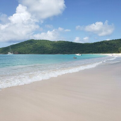 Spacious 3 bedroom 2 bath home close to town