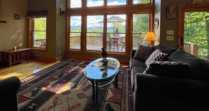 HIlltop Hideaway - Great views of the Lake George