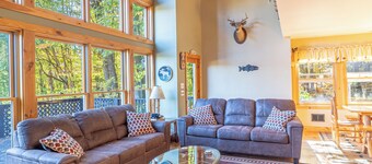 Hilltop Hideaway - Great views of Lake George