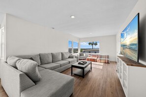 Smart TV, table tennis