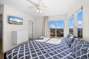 5 bedrooms, desk, iron/ironing board, travel crib