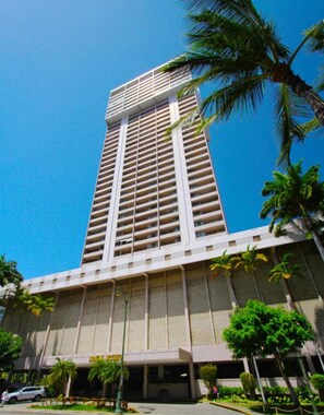 Front of property - Private One Bedroom Condo (Honolulu)