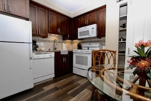 Coffee/tea maker, dining tables
