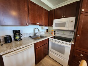 Coffee/tea maker, dining tables