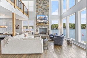 TV, stereo - Lakefront Home on the Point (Gravois Mills)