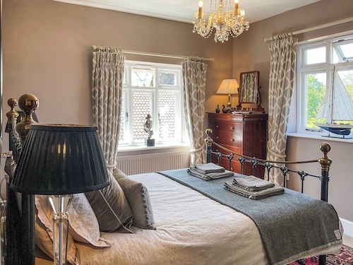 3 bedroom accommodation in Holt