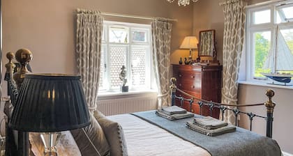 3 bedroom accommodation in Holt