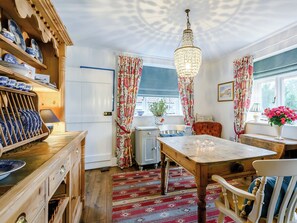 Dining - 3 bedroom accommodation in Holt (Holt)