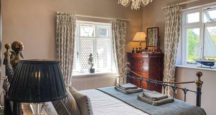3 bedroom accommodation in Holt