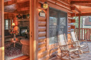 Terrace/patio - 3 Bedroom Cabin (Pigeon Forge)