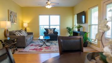 Smart TV 40-inci dengan saluran TV kabel dan TV