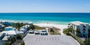 Una spiaggia nelle vicinanze