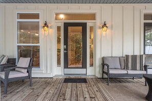 Terrace/patio - Renovated Pet-Friendly Retreat –Outdoor Kitchen/Fireplace&Golf Cart Available (Santa Rosa Beach)