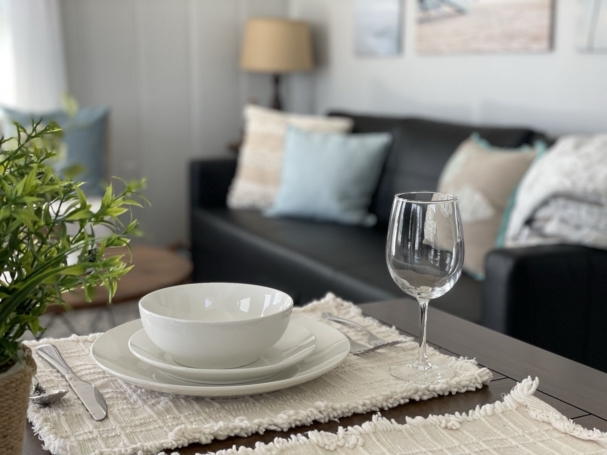 TV connectée, livres, chaîne hi-fi