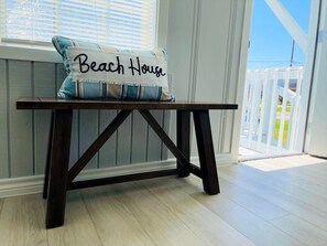 Interior - Cute, Cozy and Clean cottage by the Sea! (Freeport)