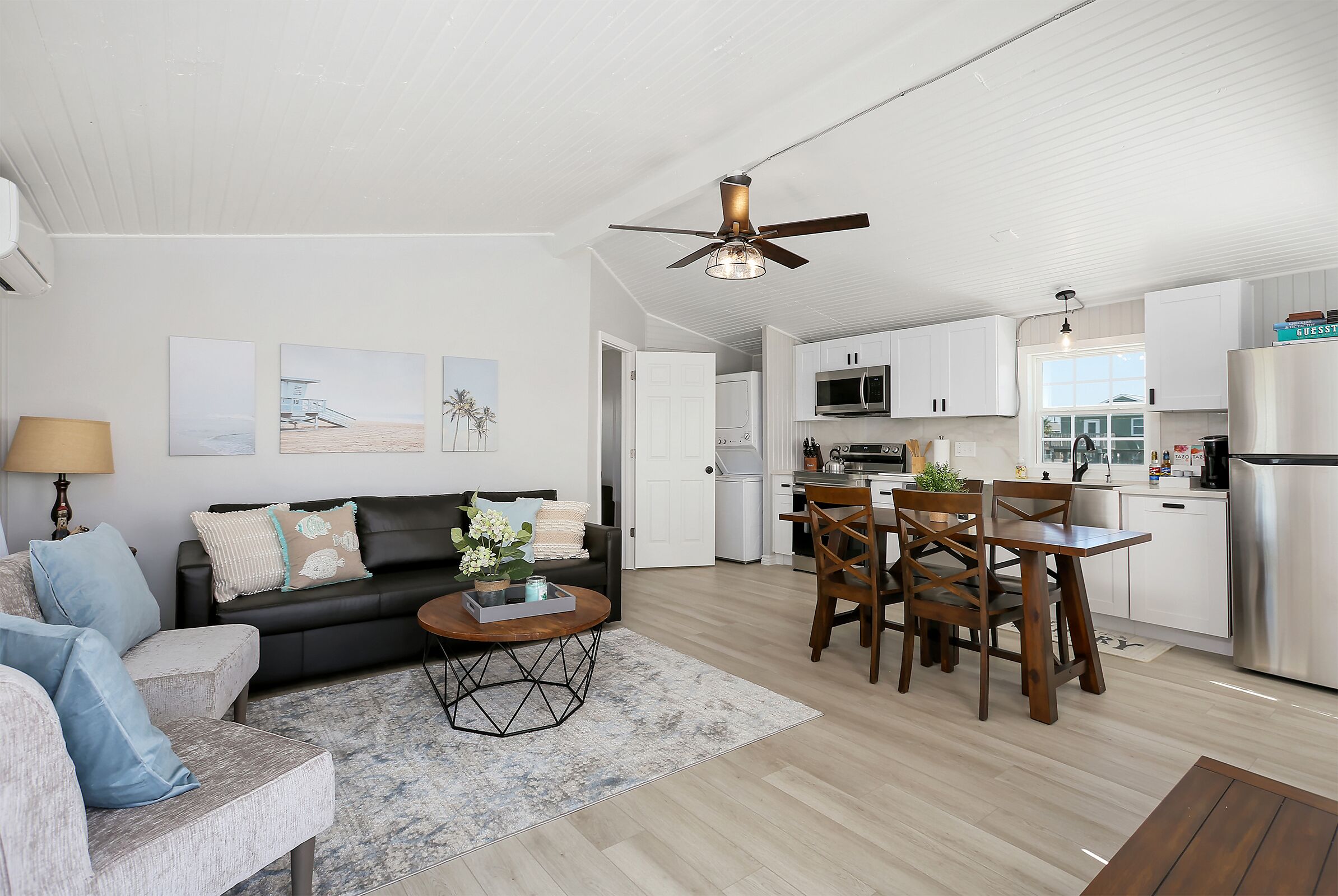 Smart TV, books, stereo