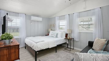 1 bedroom, desk, free WiFi, bed sheets