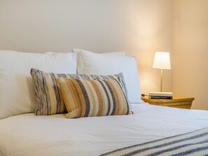 2 bedrooms, free WiFi, bed sheets - 2 bedroom accommodation in Beadnell (Beadnell)