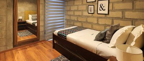 2 bedrooms, desk, iron/ironing board, free WiFi